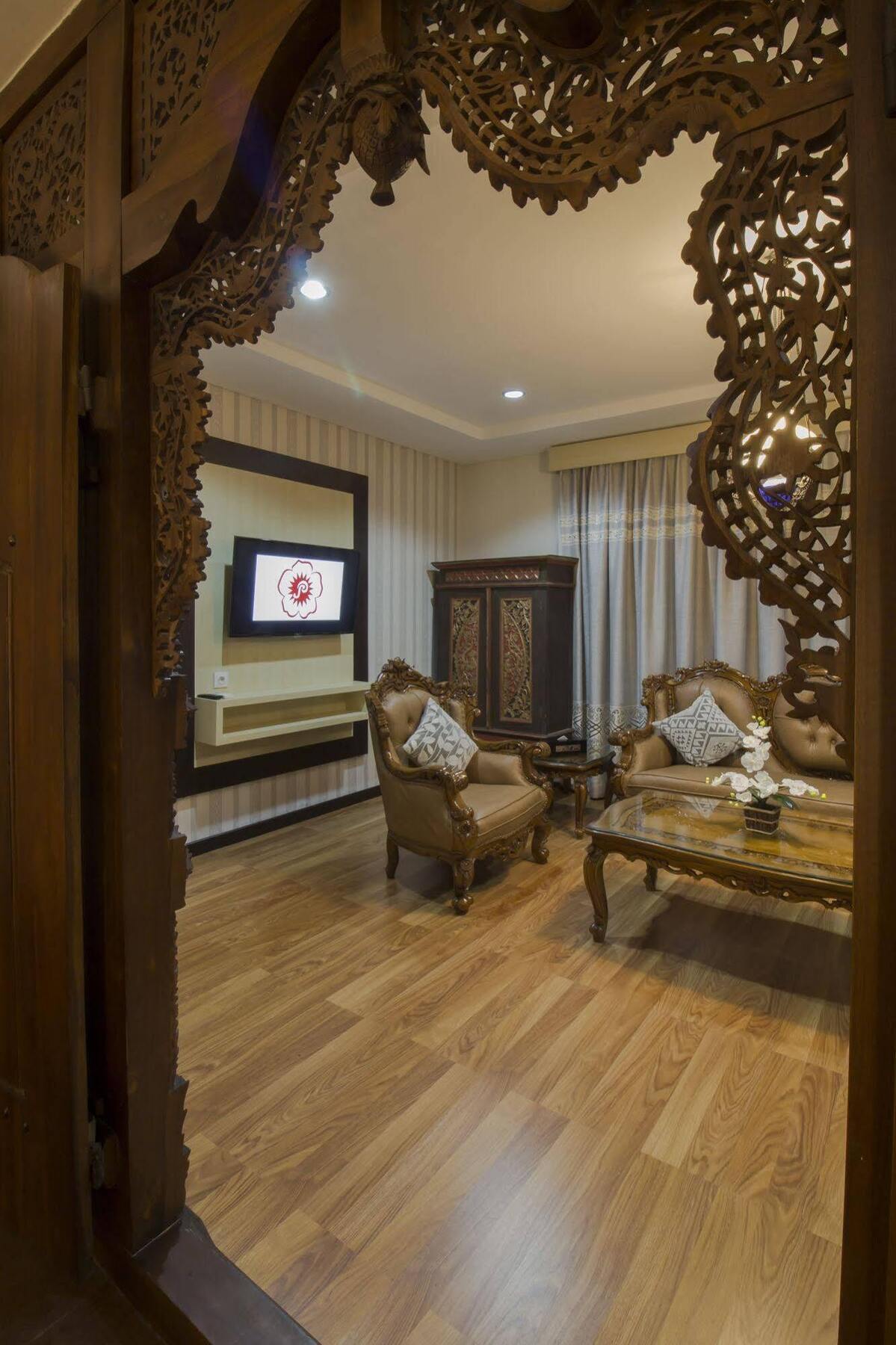Grand Puri Saron Malioboro Hotel
